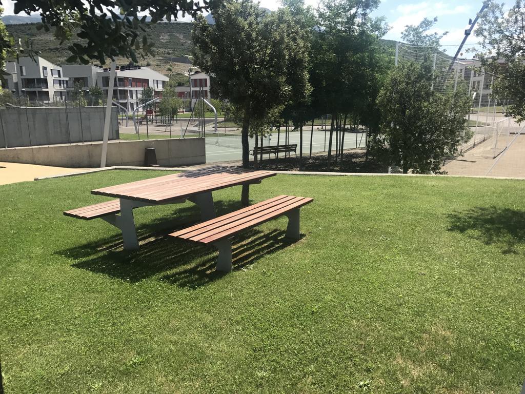 Golf Y Nieve Apartman Sabiñánigo Kültér fotó