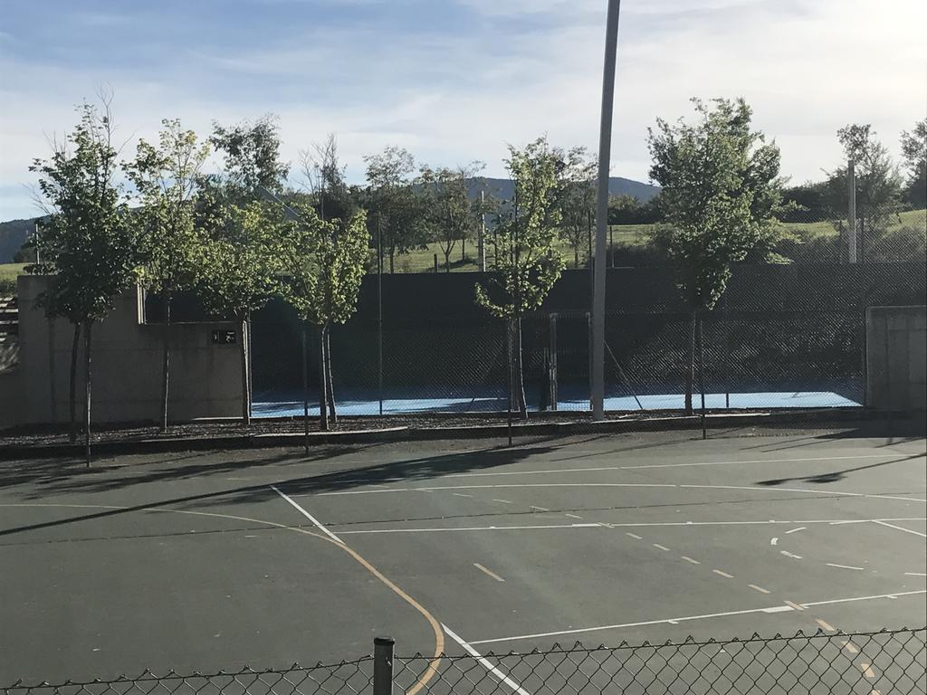 Golf Y Nieve Apartman Sabiñánigo Kültér fotó
