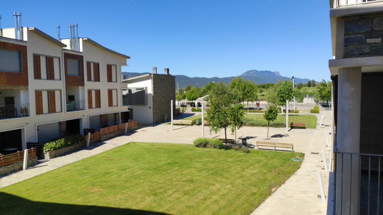 Golf Y Nieve Apartman Sabiñánigo Kültér fotó